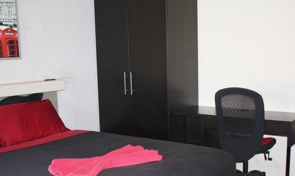 Newman Hotel Δωμάτιο φωτογραφία